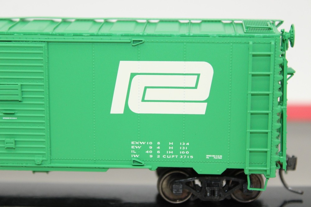 Intermountain HO Scale PC Penn Central Post War Box Car NOS