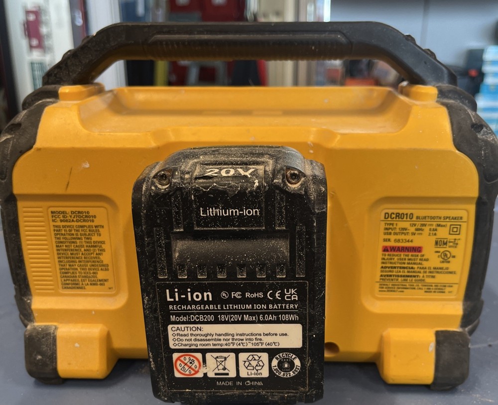 DeWalt DCR010 20-Volt Max Bluetooth Speaker W/battery