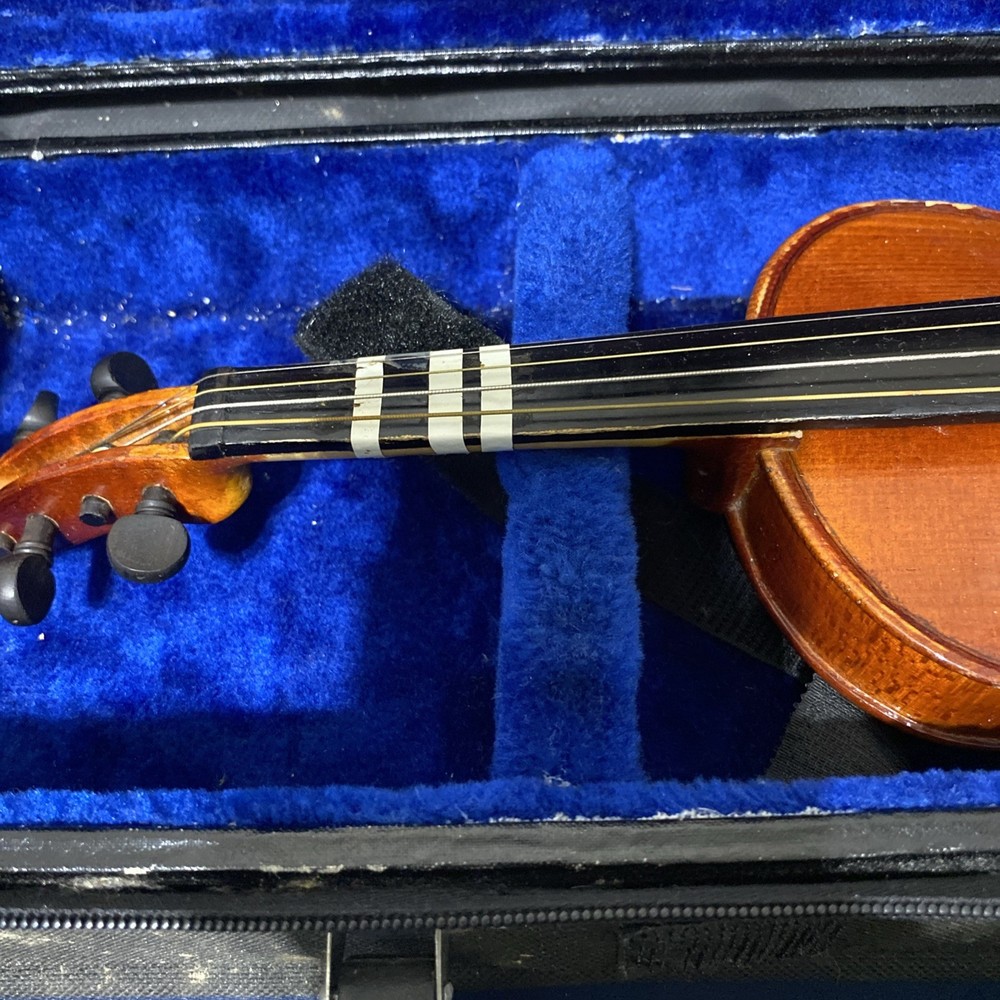 Cermona Violin