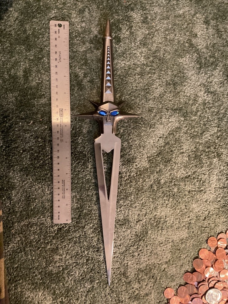fantasy knife dagger sword jewel eyes