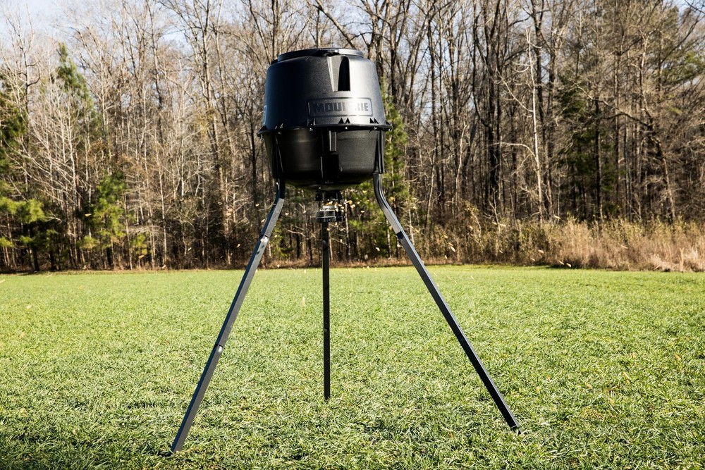 Deer Feeder Standard - 200 lb. Programmable Game Feeder - Remote-Controlled W...