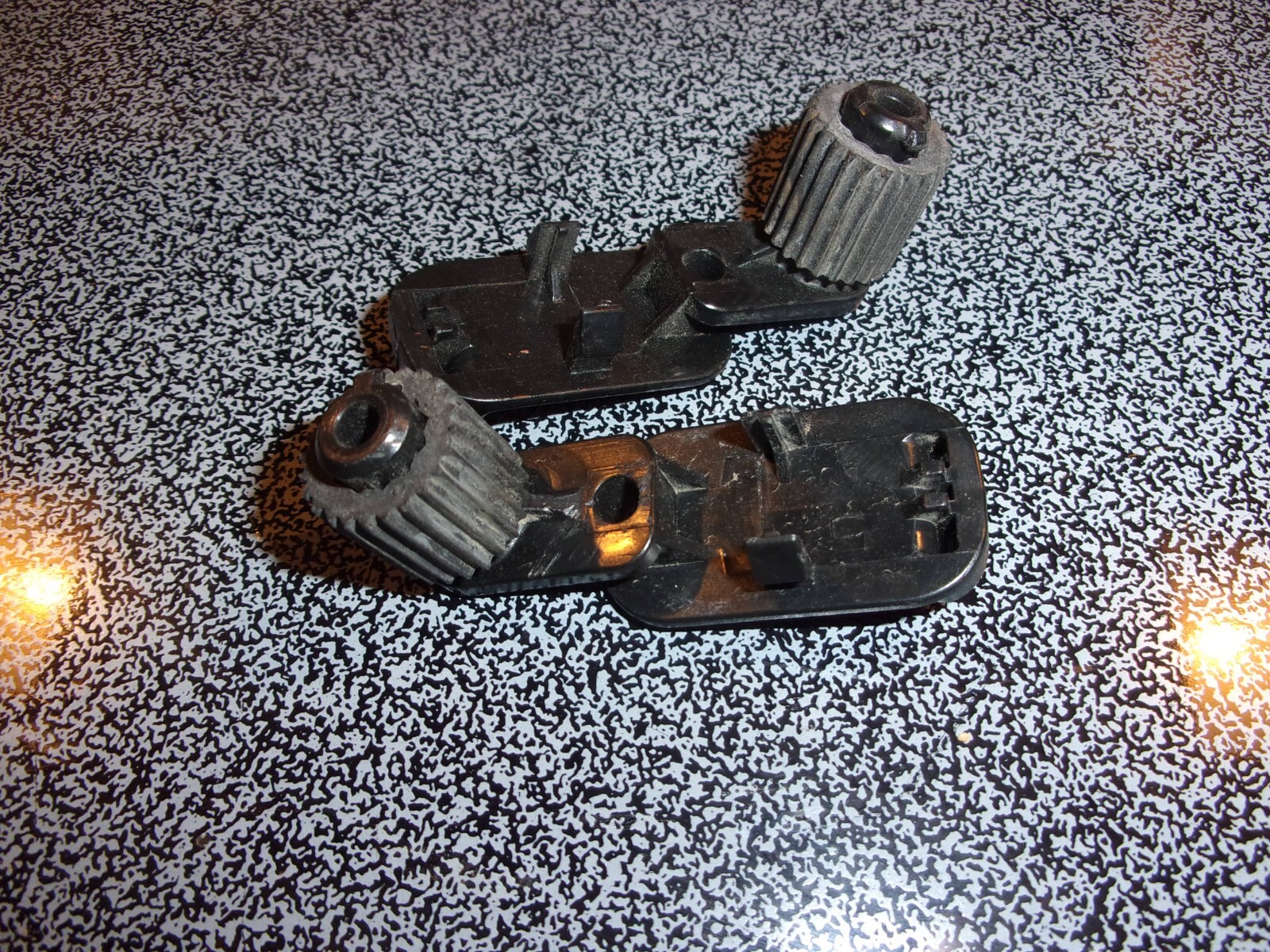 HONDA CRV GLOVE BOX DOOR DASH CLIP FASTENER HOOK STOPPER RETAINER ARM PAIR OEM