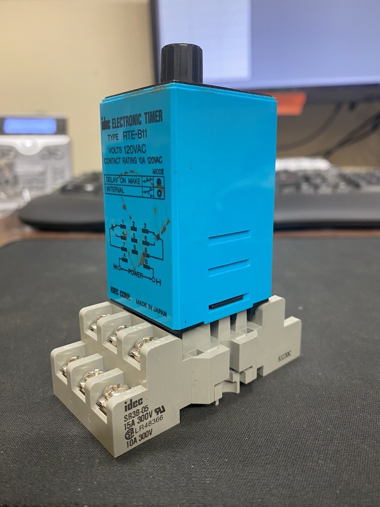 IDEC ELECTRONIC TIMER TYPE RTE-B11 11 PIN TIMING RELAY WITH IDEC SR3B-05 SOCKET