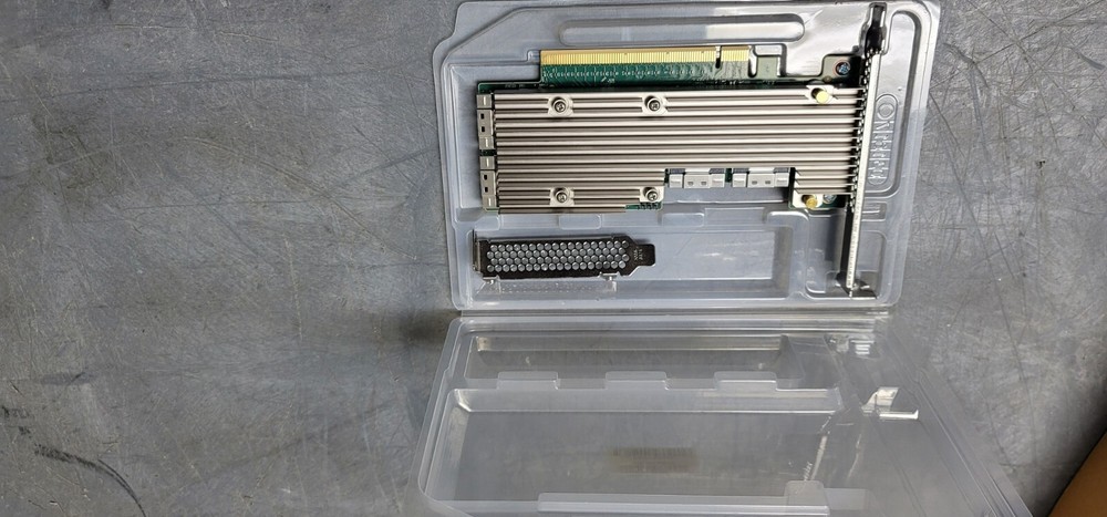 Broadcom P411W-32P NVMe Switch Adapter
