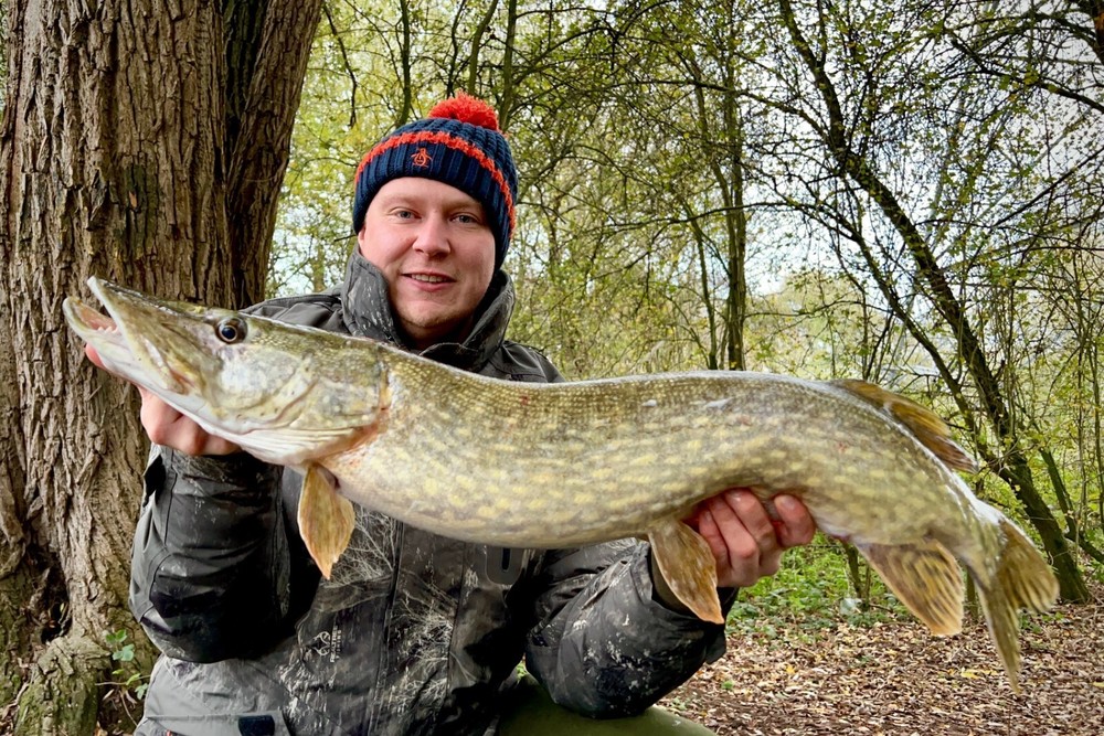 Pike Dead Bait Float Rigs Fishing Kit Including Trace Hooks Float - UK POST