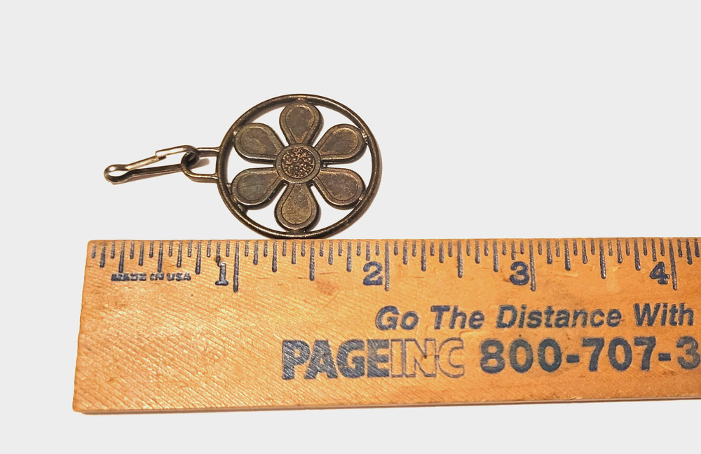 Vintage Flower Zipper Pull