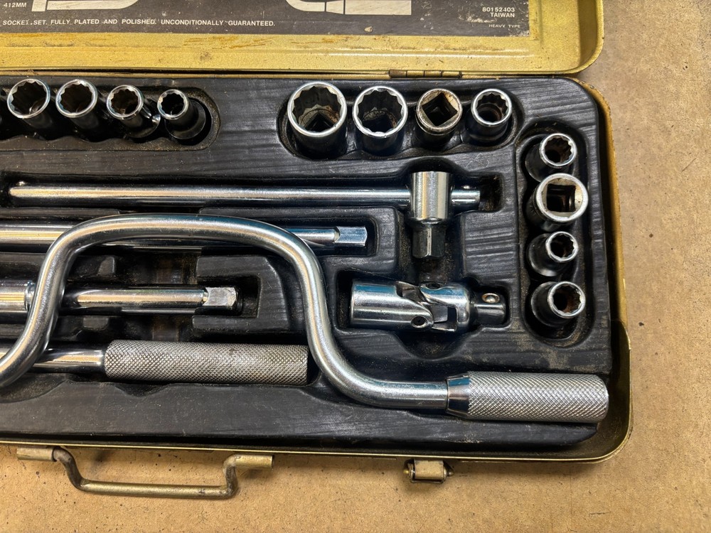 Vintage Hilka 24 piece Socket Set