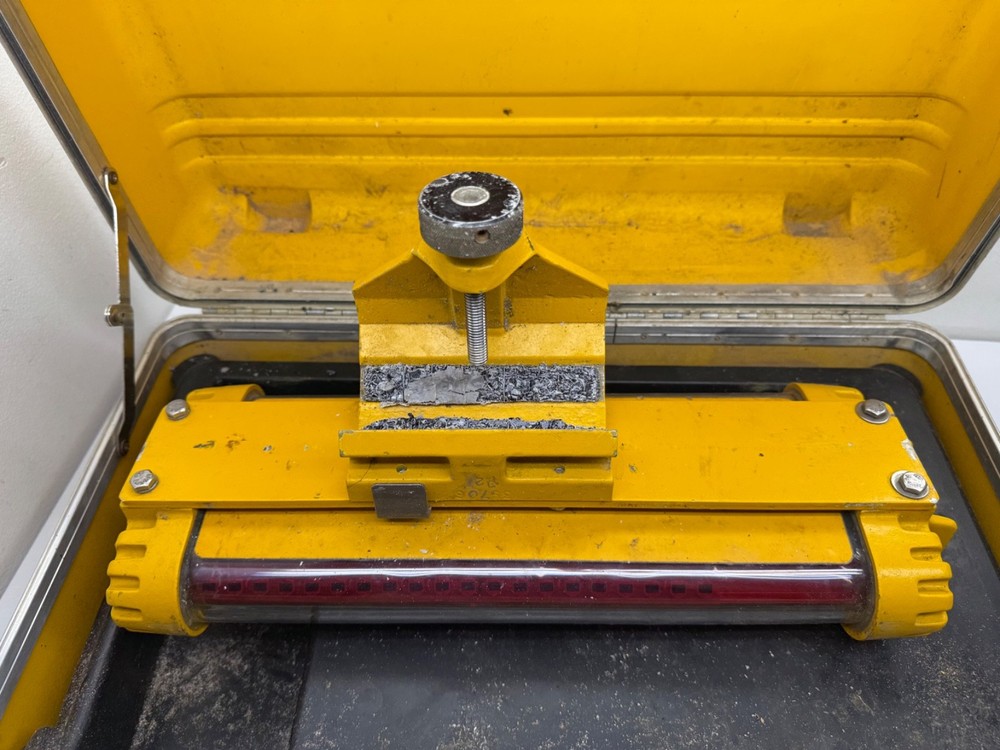 Laser Alignment Depthmaster ASSY 40500-01 Yellow Case Receiver UNTESTED READ