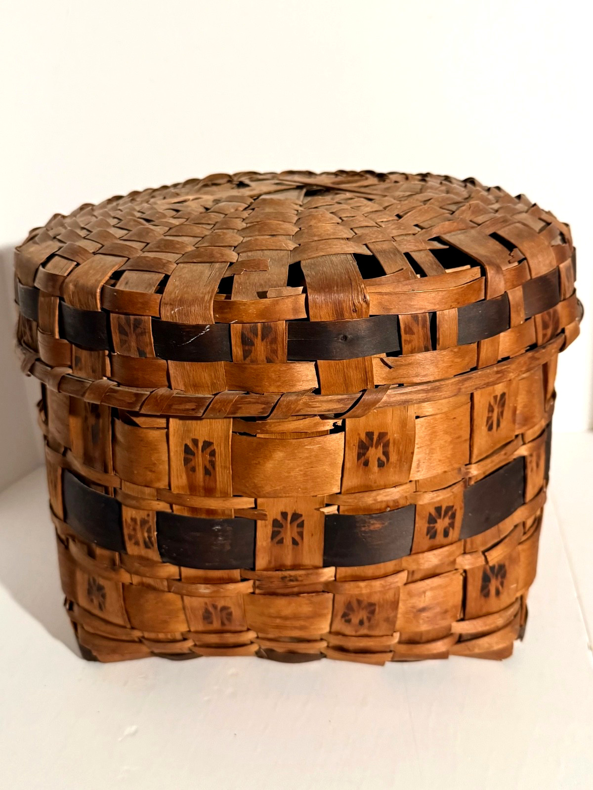 LARGE 19TH C 15” NORTHEASTERN, POSSIBLY CT MOHEGAN, POTATO STAMP COVERED BASKET