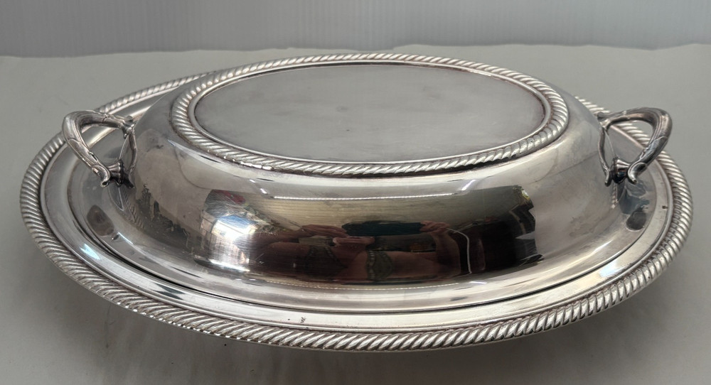 Castleton International Silver Co Vegetable Server with Lid 4812 Gadroon Border