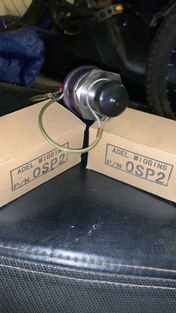 ADEL WIGGINS OSP2 FAST FUELING SYSTEMS CRANKCASE NOZZLE ASSEMBLY WITH PLUG.