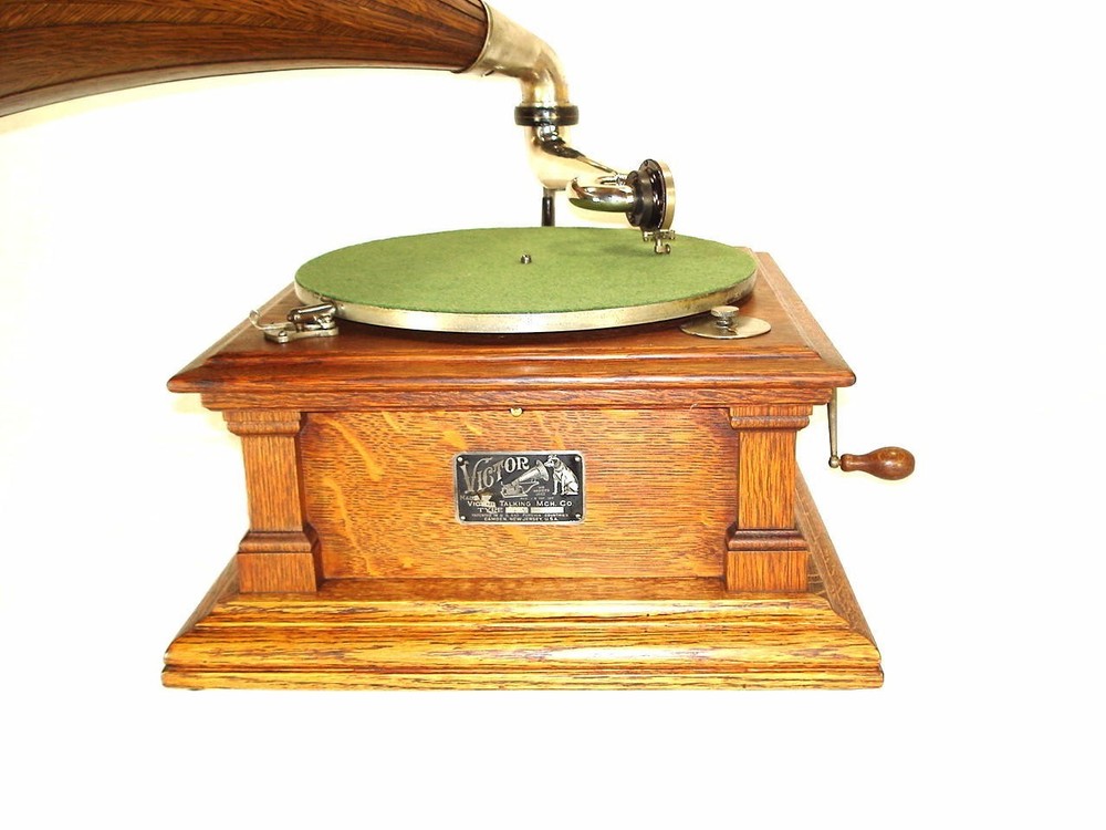 Victor V Phonograph