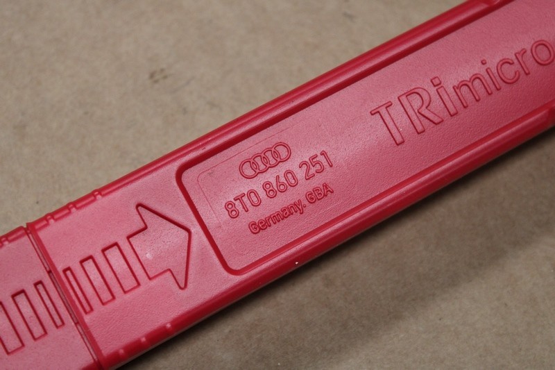 Audi Facelift Warning Triangle 8T0860251