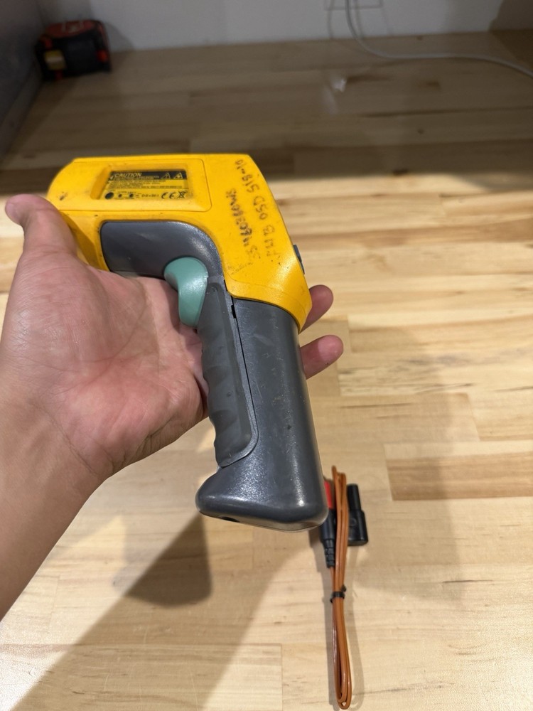 FLUKE 568 IR THERMOMETER W/ PROBE (TESTED) SHIPS FAST