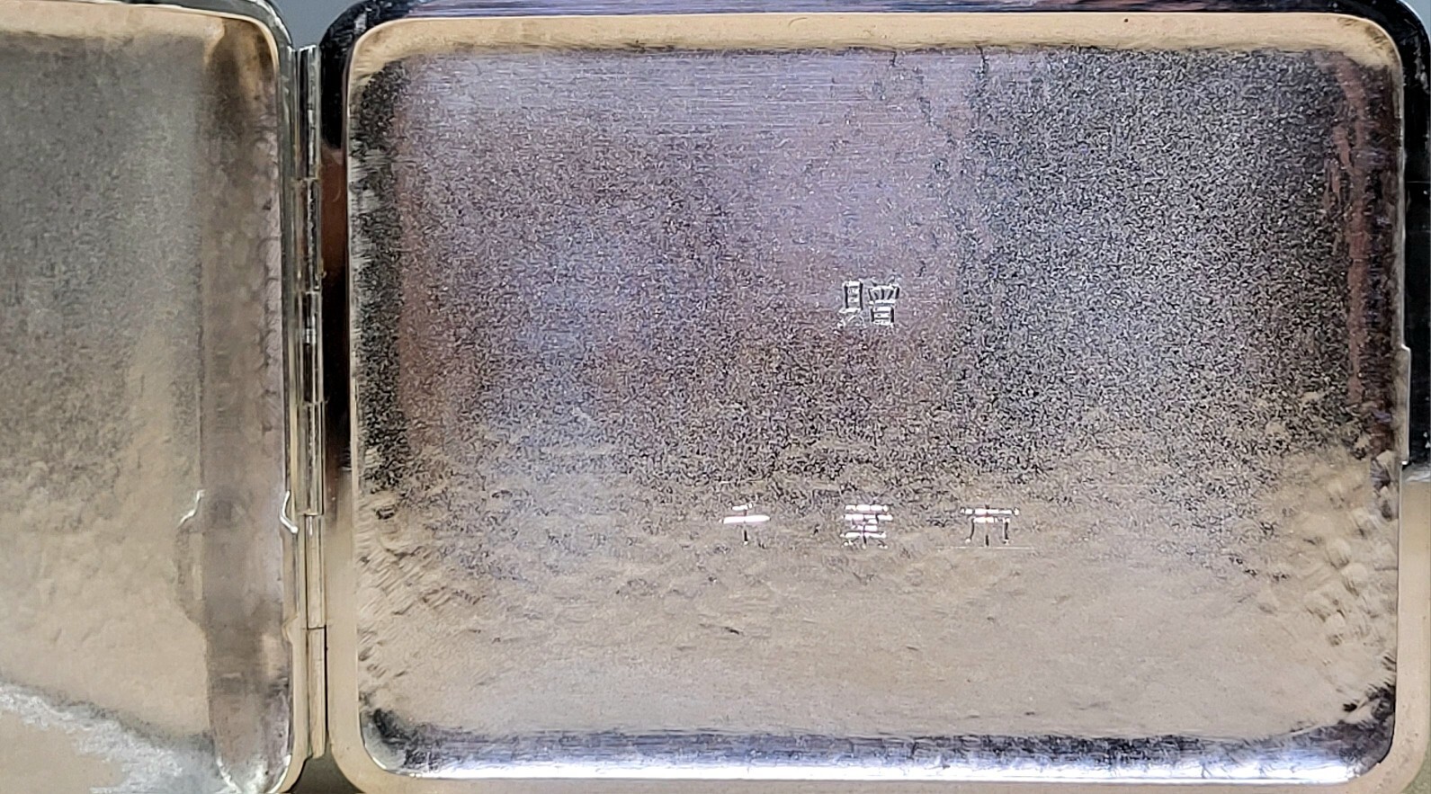 FINE LRG c. 1965 Japanese Hammered Sterling+ Silver Curved Smokes Case 3.56 ozt