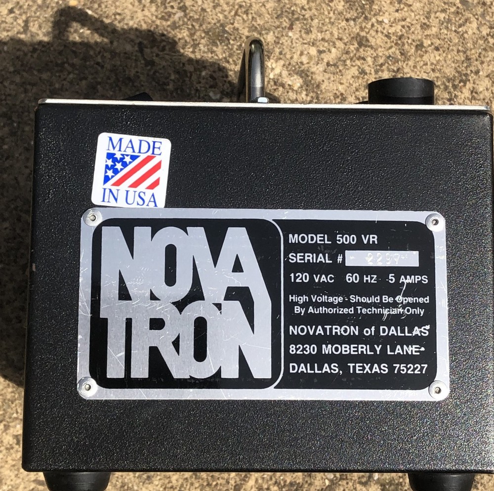 Novatron VR 500 High Efficiency Studio Strobe with 4 Lights and Case. Works.
