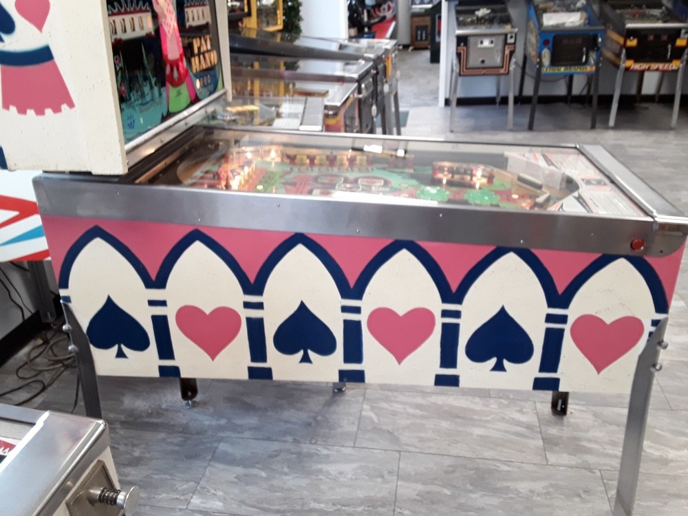 Pat Hand Pinball Machine by Williams