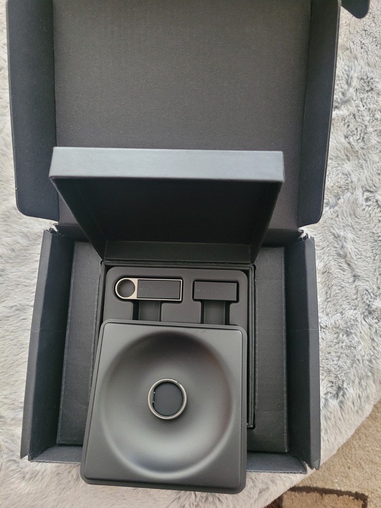 untested Motiv Smart Ring Activity Tracker  Size 8 Slate Gray  With  2 chargers