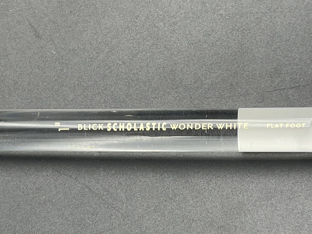 Blick Scholastic Wonder White Flat Foot Brush 1"