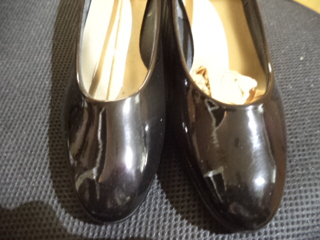 Bates Women's Hi-Gloss Black Pump