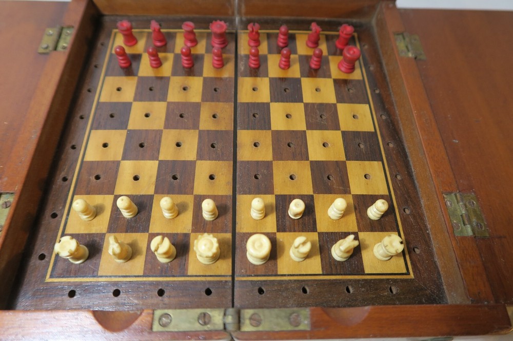 ANTIQUE WHITTINGTON PATTERN 8" TRAVELING CHESS SET