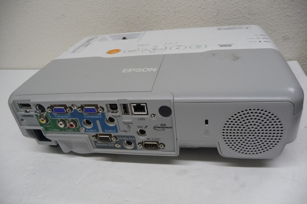 EPSON H565A Projector.with Remote & Power Cord * For Part As IS *
