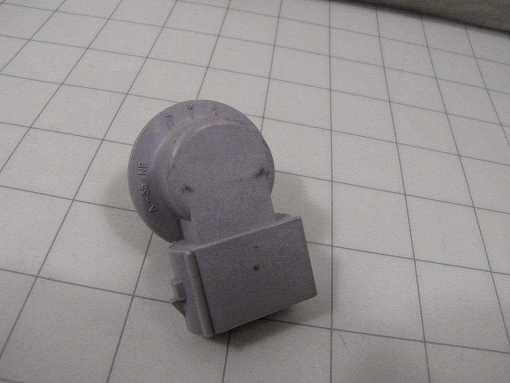 Federal Mogul ZFA-00732-ML T20 Direct Connect Right Angle Marker Light Socket