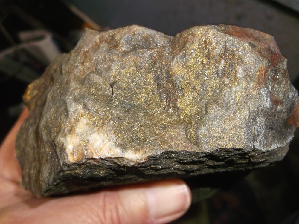 gold silver copper ore, 1015 grams samples ,ore high grade .this is not