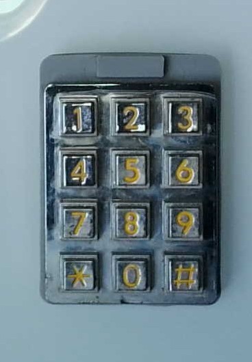 Samwell 7 Pin Gold Numbers Numeric Keypad (used)