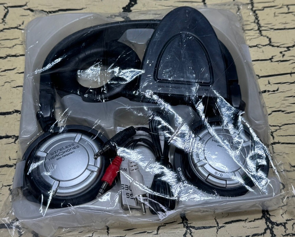 Wireless Headphones Dual Frequency FM Transmitter Audio Input Black