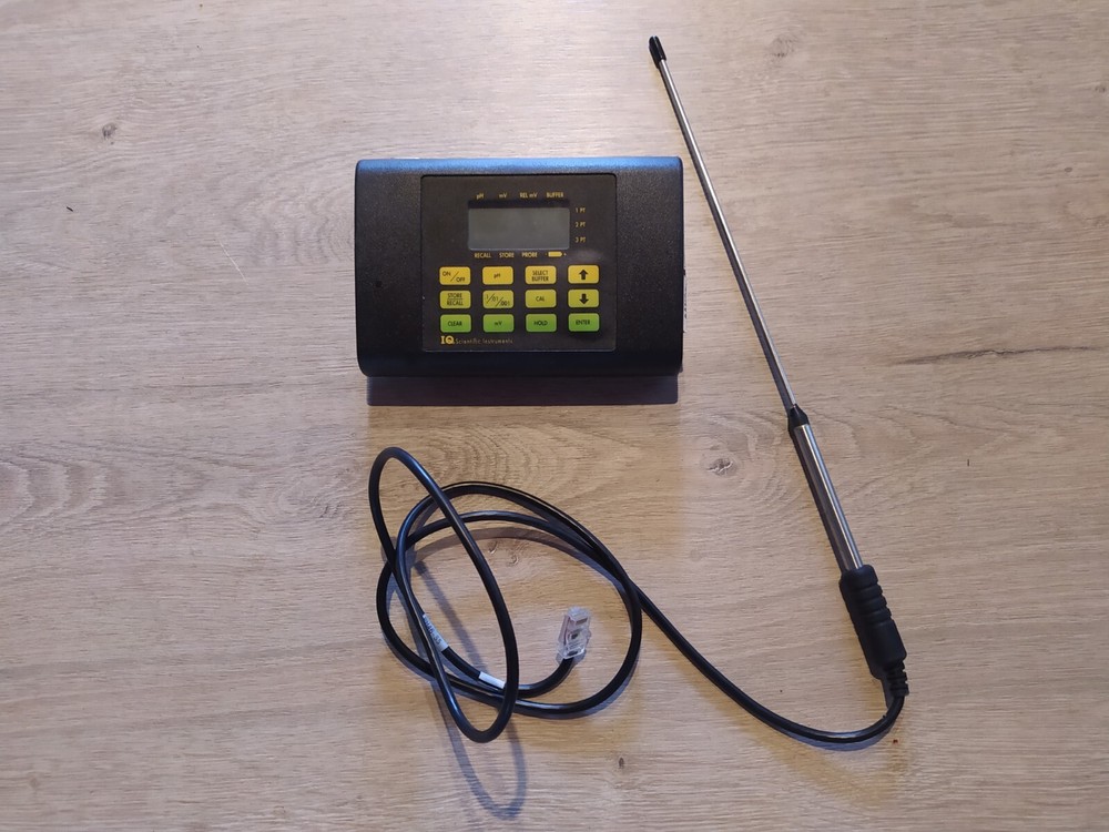 IQ SCIENTIFIC INSTRUMENTS IQ 240 PH METER