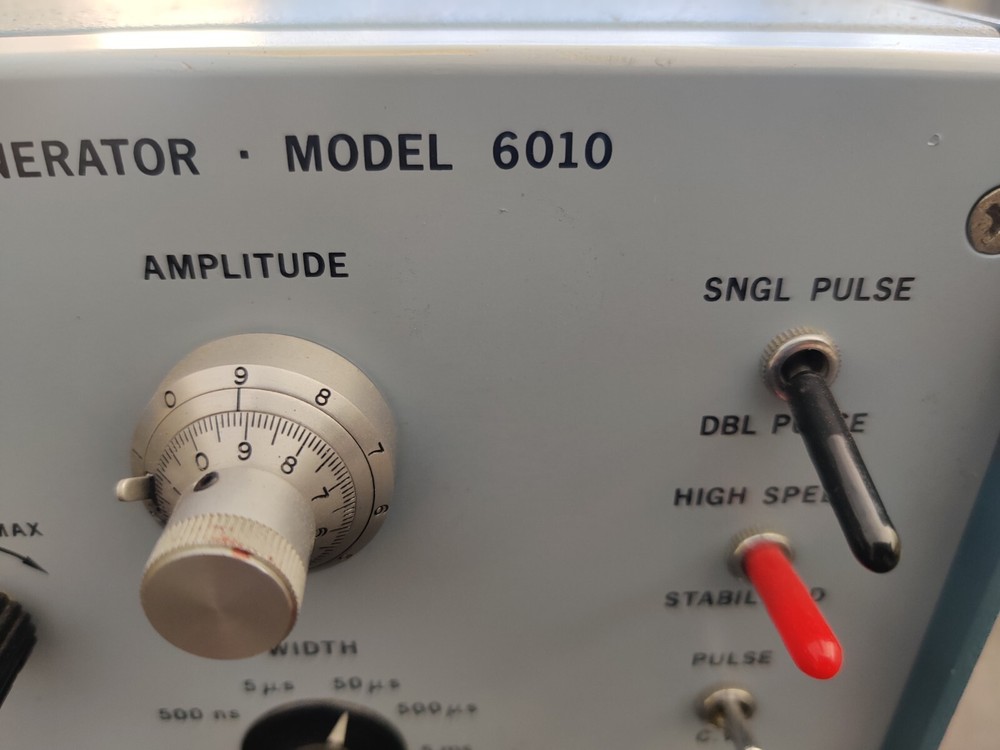 BERKELEY NUCLEONICS CORP BNC LIGHT PULSE GENERATOR Model 6010