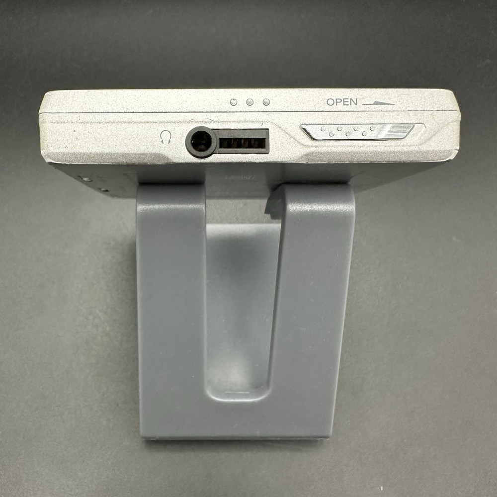 SONY MZ-E90 Minidisc Player Tested silver with Remote & AA Battery slider