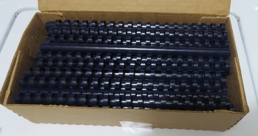 Plastic Comb Binding Spines 1/2in 11mm Navy 19-Ring 100 Pack Document Binder