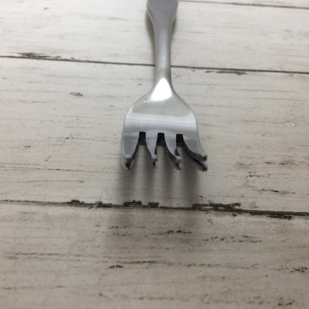 Hampton Silversmiths Gourdon 18/0 Stainless Flatware Dinner Fork x 2