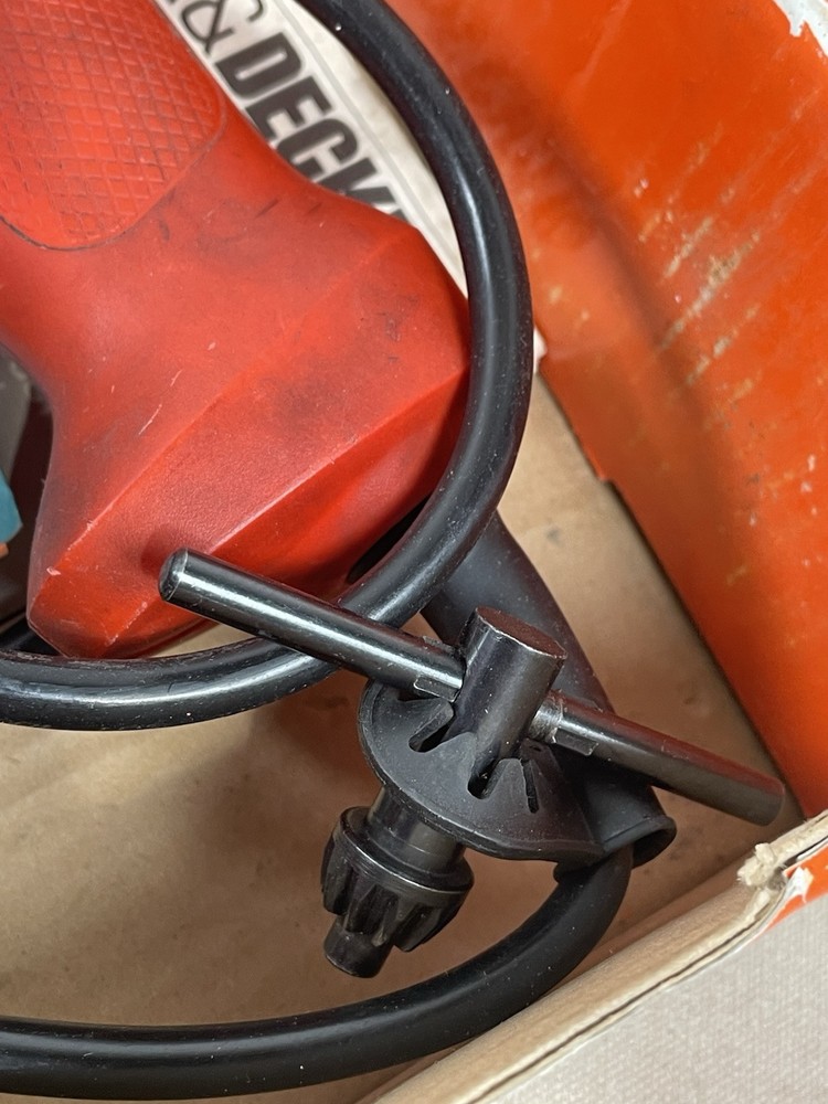 Black & Decker DR500 1/2" 120v 5.5amp Variable Speed Reversable Drill
