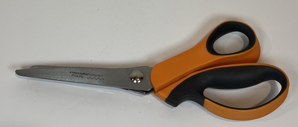 Fiskars 9” Zigzag Pinking Shears Sewing and Craft Scissors