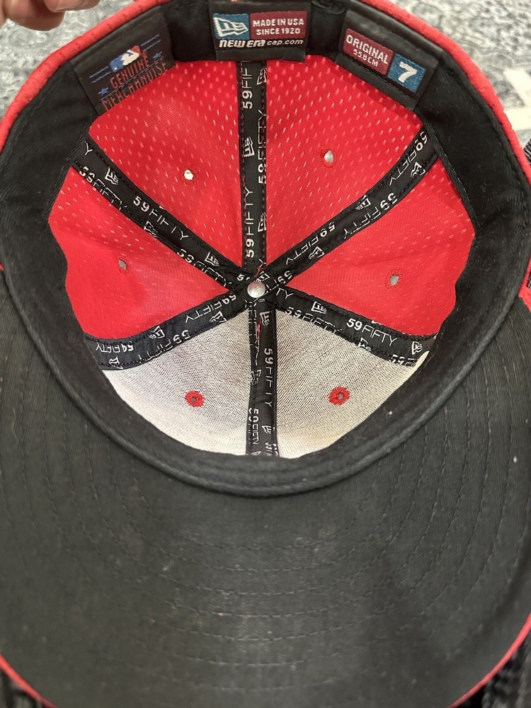 size 7 red mesh yankkes fitted hat