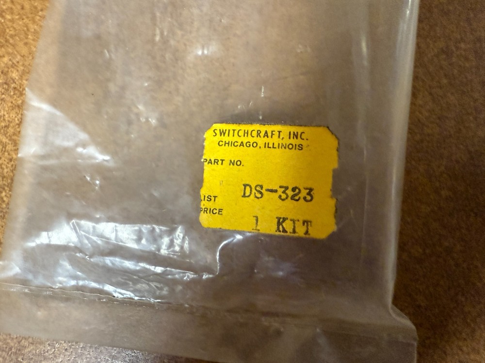 Switchcraft DS 323 Patch Panel Strip Kit