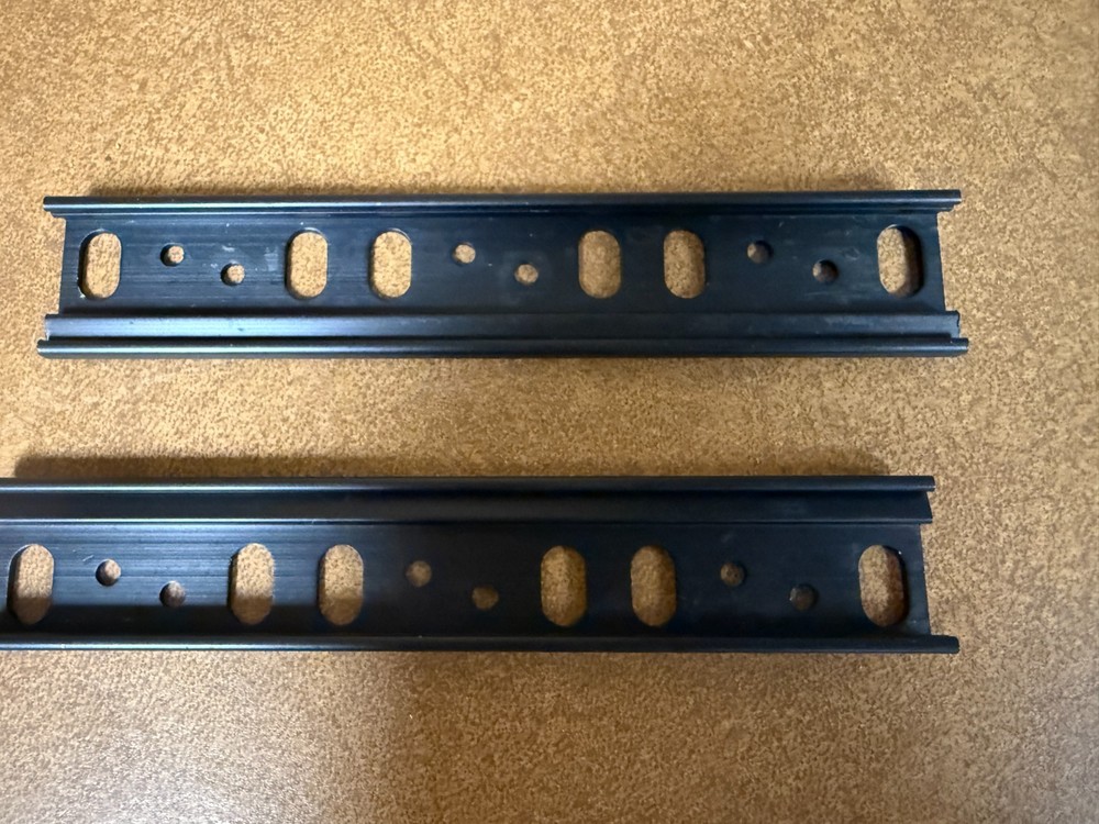 Switchcraft DS 323 Patch Panel Strip Kit