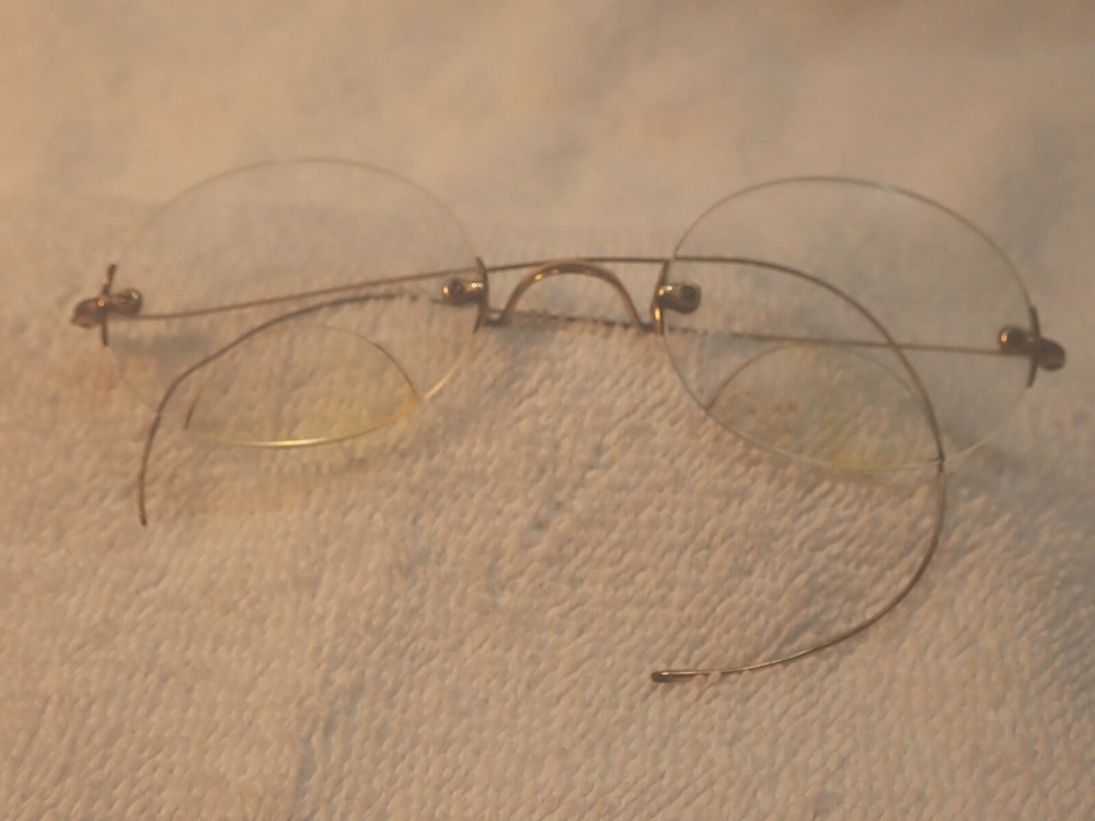 10K SOLID GOLD 3 PIECE RIMLESS FRAME WITH "PASTE ON" BIFOCALS FULLY INTACT!