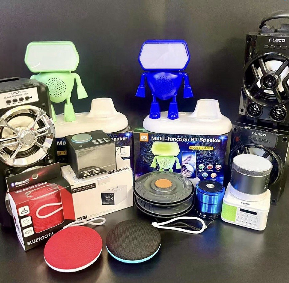 Multi-functional Robot Bluetooth Speaker Charging Dock LED TF Card