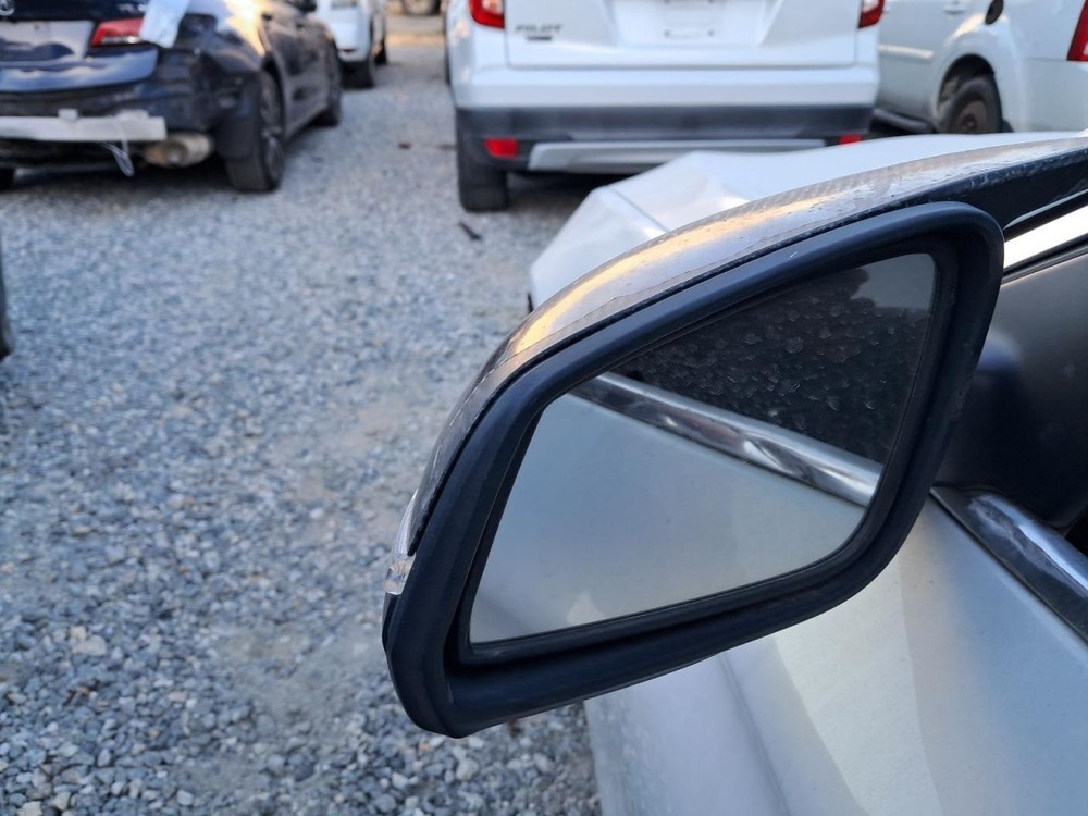 528I 2016 Glove Box 4864248