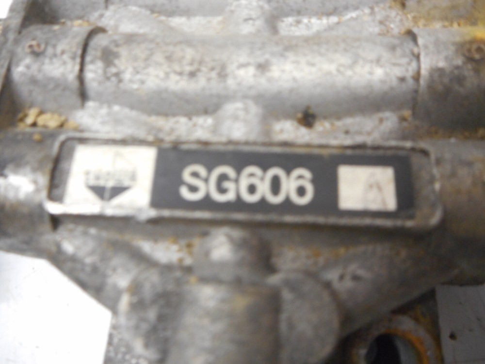 Showa Pump Distributor Model SG606
