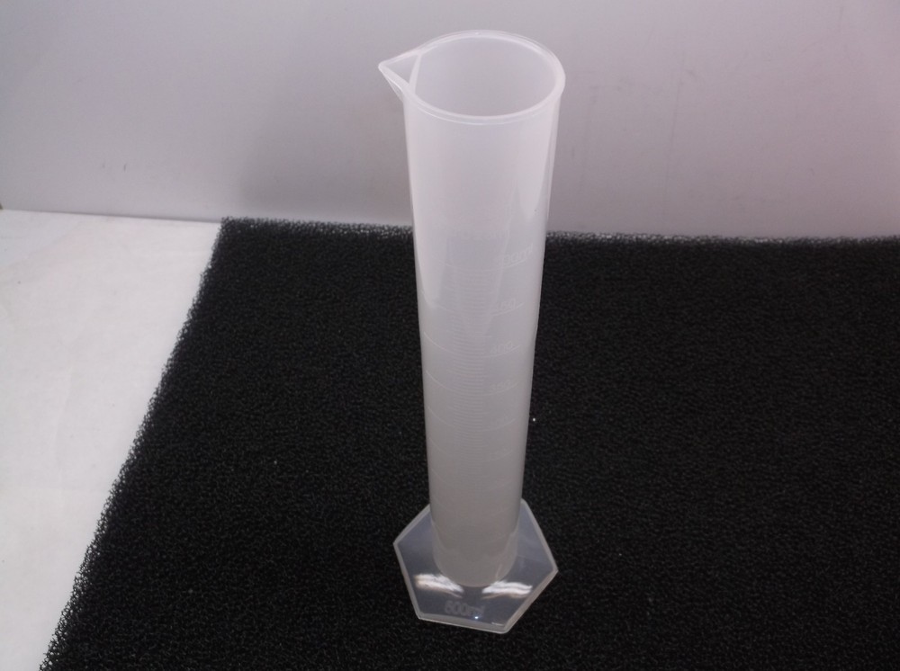 New 5PTJ7 Graduated Cylinder, 500mL, Plastic, Polypropylene, (E35J)