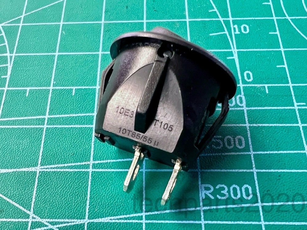 Multicomp Pro SPST On-Off Rocker Switch, Round Panel Mount, 15A @ 125VAC