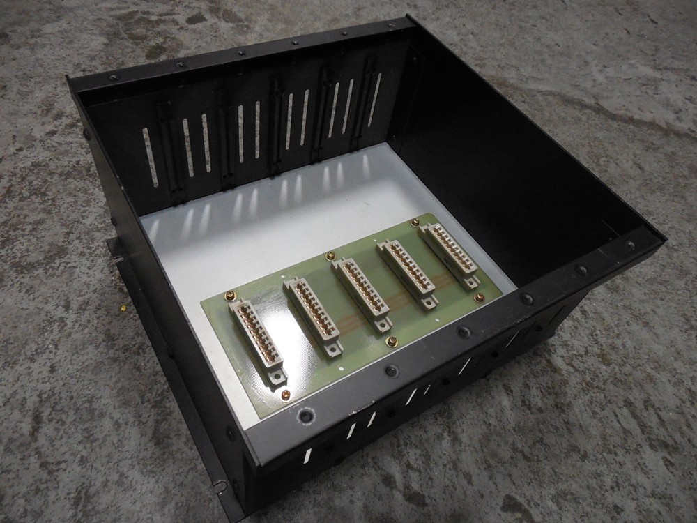 USED Eiko Sokki Type 4-CH Slot Rack Chassis