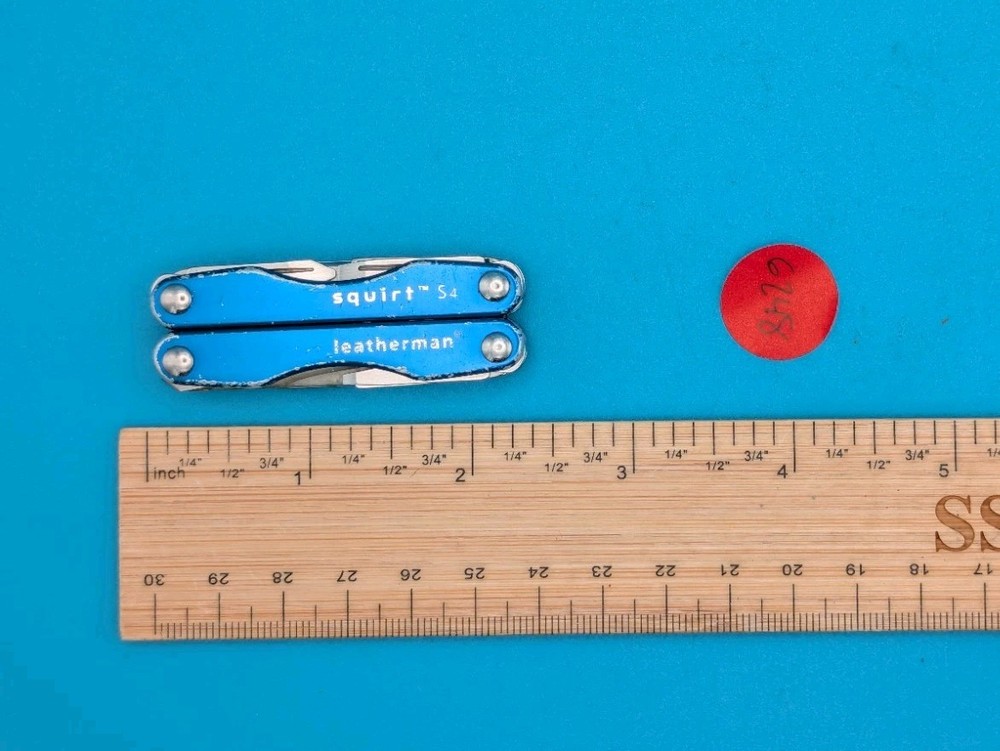 Leatherman Squirt S4 Multi-Tool, Key Ring, Retired, BLUE!