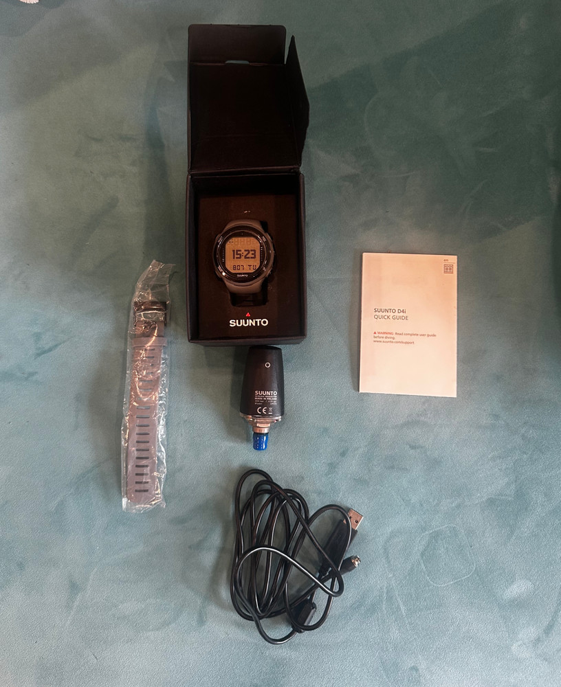 Suunto D4i dive computer w/transmitter & sync cable
