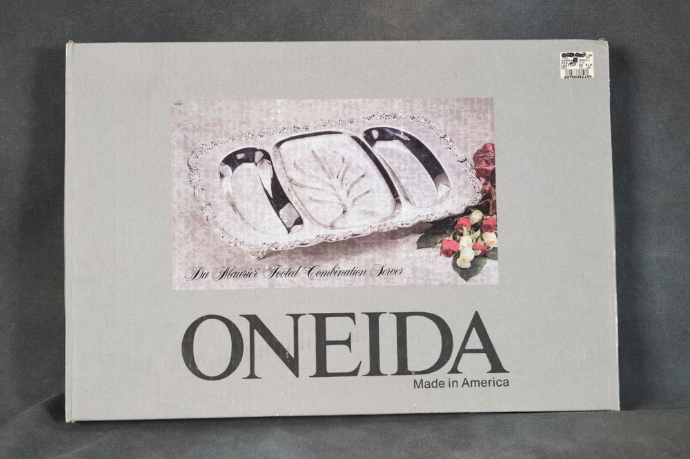 Vintage ONEIDA Du Maurier Silverplate Footed Combination Server 19-1/2" Made USA